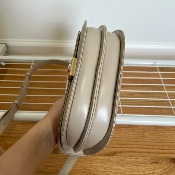 Flattered leather crossbody bag in crème - Picture 9 of 13